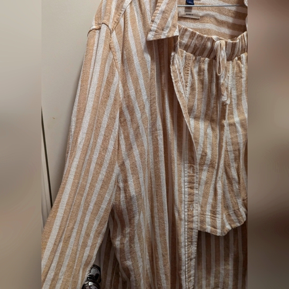 Old Navy Beige and White Striped Button-Down Shirt - Picture 2 of 4